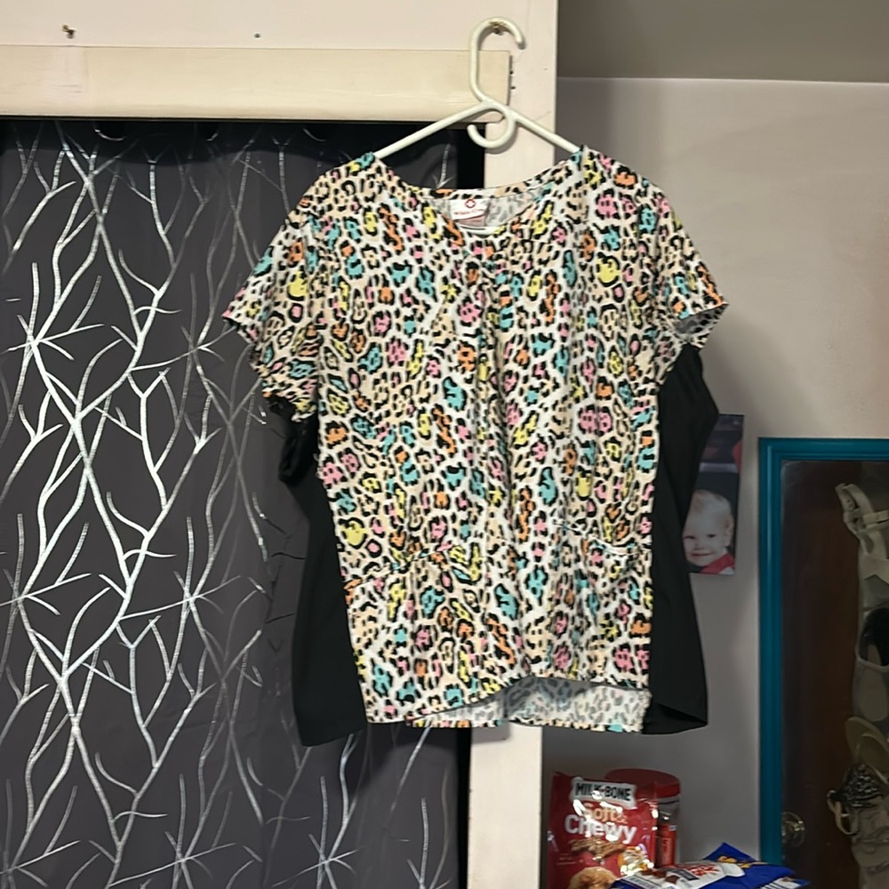 White Cross scrub top V-neck stretch sides, Warren gently